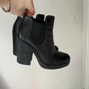 B2 brand LEATHER BOOTIES - SUPER COMFTY